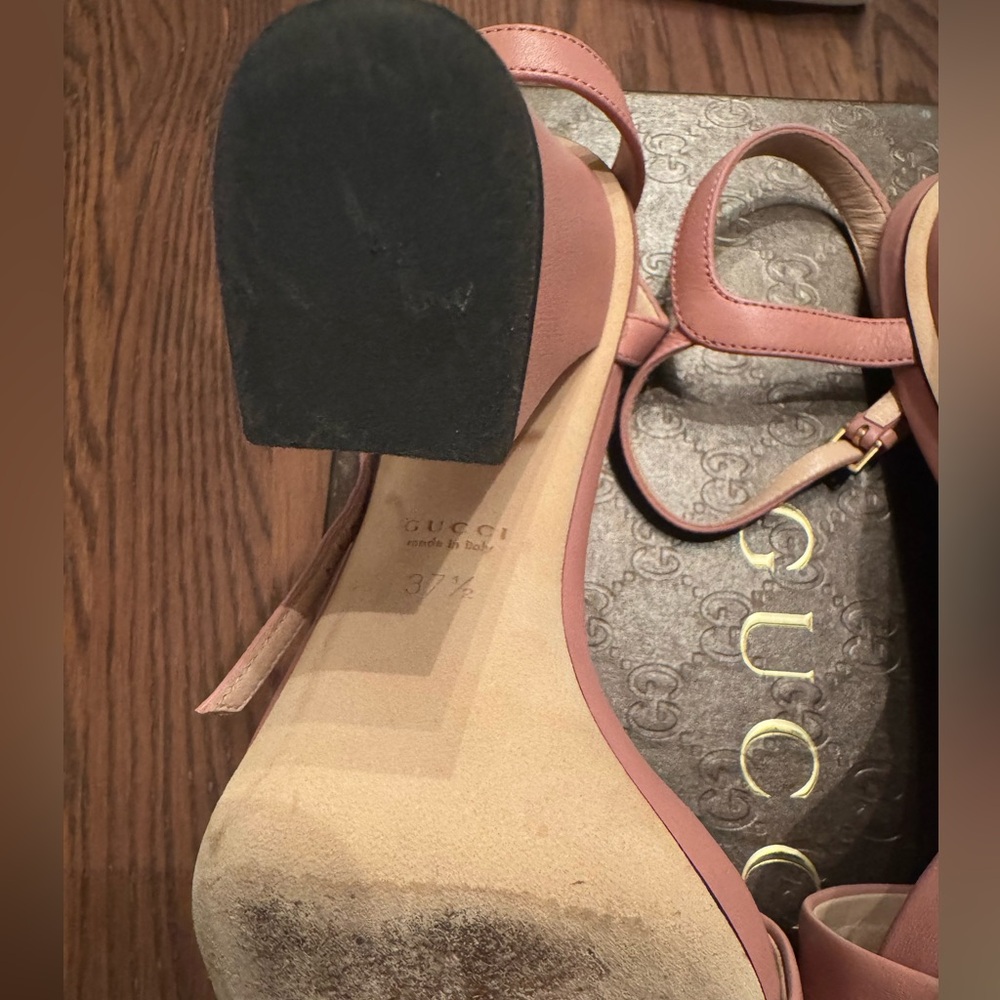 Authentic Gucci Leather Sandal in Soft Pink - Picture 3 of 4